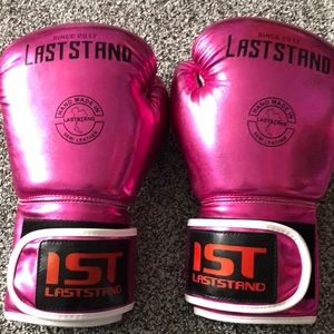 LASTSTAND semi-leather ladies boxing gloves. Pink & Silver. 12oz